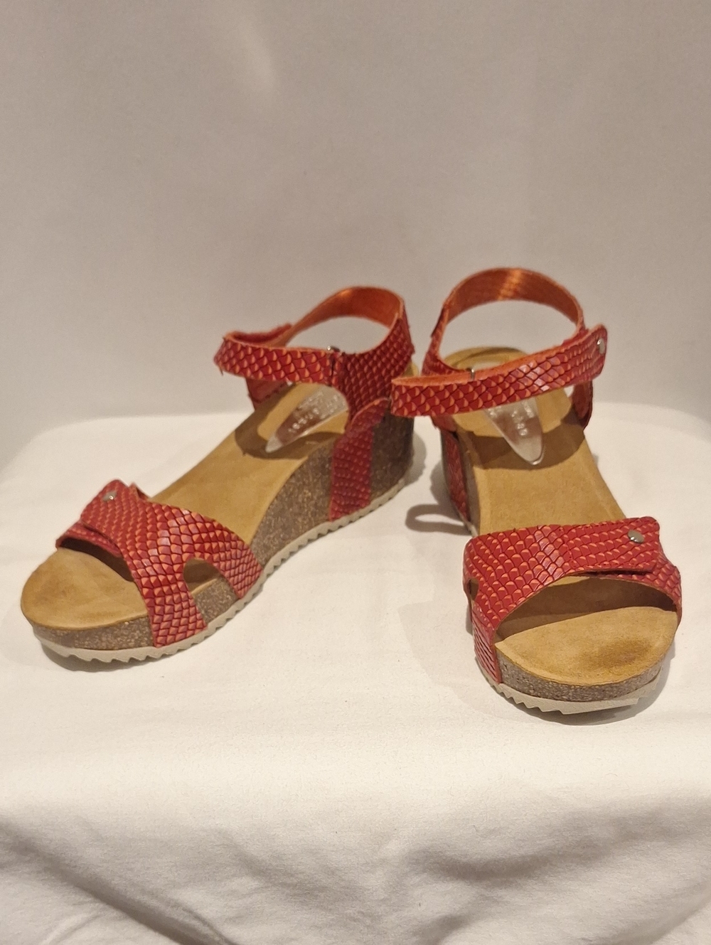 ERIC MICHAEL SIZE 40 Nadia Red Cobra Print Piel Natural Wedge Sandal